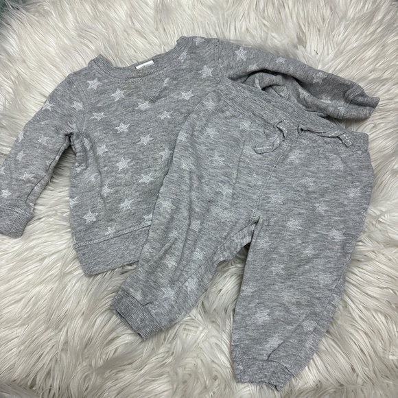 H&M gray star sweatsuit size 4-6 months - Picture 1 of 3